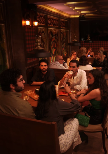 Group dining at Calanmor Pub in Málaga